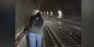 Εκκένωση συρμού στο μετρό