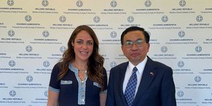 H Δόμνα Μιχαηλίδου με τον Κινέζο πρέσβη Φανγκ Κιου