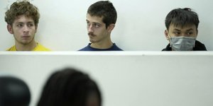 Αριστεροί οι δυο έφηβοι που είχαν στην κατοχή τους 5.000 μυρμήγκια