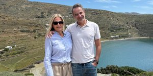 Κυριάκος Μητσοτάκης και Μαρέβα στη Τήνο