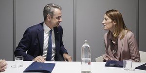 Ο πρωθυπουργός Κυριάκος Μητσοτάκης με την Πρόεδρο του Ευρωπαϊκού Κοινοβουλίου, Roberta Metsola