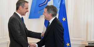 Ο πρωθυπουργός, Κυριάκος Μητσοτάκης με τον πρόεδρο του Eurogroup