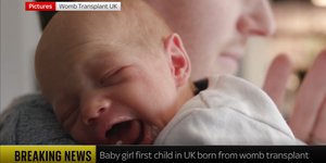 To πρώτο μωρό που γεννήθηκε στην Αγγλία μετά από μεταμόσχευση μήτρας