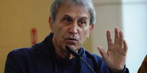 Γιώργος Νταλάρας 