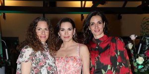 H Όλγα Κεφαλογιάννη με τις αδελφές της στο πάρτι γενεθλίων της