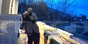 Την ώρα που Ρομά εισβάλουν σε σπίτι στην Παιανία