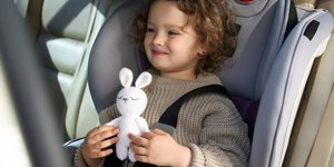 Παιδάκι με παιχνίδι