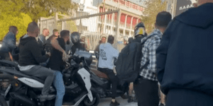 Ένταση έξω από το Παλατάκι