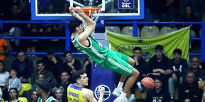 Ο Παναθηναϊκός AKTOR «καθάρισε» στο 4ο δεκάλεπτο το μαχητικό Περιστέρι (97-82) κι έκανε το 2-0