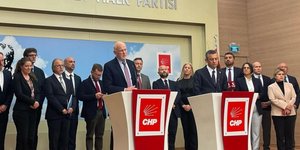 Ο Γιώργος Παπανδρέου στη συνέντευξη τύπου μετά τη συνάντηση με τον ηγέτη του CHP