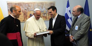 Ο Πάπας Φραγκίσκος με τον Αλέξη Τσίπρα το 2016