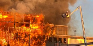 Παρίσι: Μεγάλη φωτιά σε κέντρο διαλογής απορριμμάτων -Ορατή από χιλιόμετρα