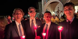 Ο Παύλος Ντε Γκρες με τους γιους του, την Ανάσταση 