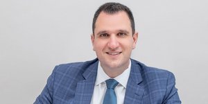 Ο Δρ Νικόλαος Μαχαιριώτης, MD, MSc, PhD, Επίκουρο Καθηγητή Μαιευτικής & Γυναικολογίας Ιατρικής Σχολής ΕΚΠΑ