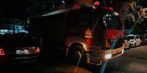 Πυροσβεστικό όχημα σε αστικό τοπίο