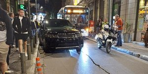 Aπίστευτο παρκάρισμα στην οδό Μητροπόλεως