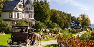 Ένα γαλήνιο νησί χωρίς οχήματα, όπου ζουν 600 άνθρωποι, ισάριθμα άλογα και ένας τρόπος ζωής που ανήκει στο παρελθόν / WIKIPEDIA