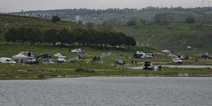 Ανάστατοι πολίτες από τον σεισμό 6,2 Ρίχτερ στην Κωνσταντινούπολη