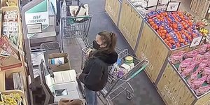 Η σύζυγος του Τζιν Χάκμαν σε σούπερ μάρκετ λίγες ώρες πριν πεθάνει