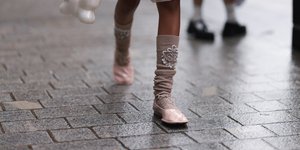 Η «sneakerina» είναι τάση στα παπούτσια, αλλά πώς να τη στυλιζάρετε;