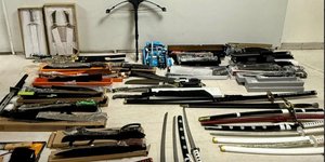 Κατασχεθέντα σπαθιά και μαχαίρια