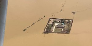 Σπίτι έμεινε ανέπαφο από τις πλημμύρες - Πώς το κατάφεραν