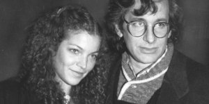 Ο σκηνοθέτης Steven Spielberg και η ηθοποιός Amy Irving φτάνουν στην πρεμιέρα της ταινίας «Beverly Hills Cop» στη Νέα Υόρκη, 5 Δεκεμβρίου 1984