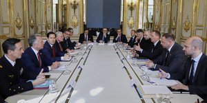 Εικόνα από τον πρώτο γύρο συνομιλιών στο Παρίσι