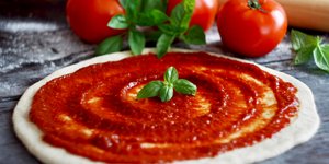 Συνταγή για νηστίσιμη πίτσα με 5 υλικά