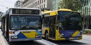 Λεωφορείο και τρόλεϊ στο κέντρο της Αθήνας