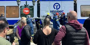 Τροχαίο ατύχημα με σύγκρουση ΙΧ αυτοκινήτου με επιβατική αμαξοστοιχία στην Πάτρα