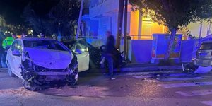 Σφοδρή σύγκρουση αυτοκινήτων στη Ρόδο