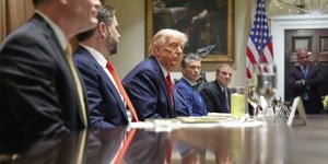 Ο πρόεδρος των ΗΠΑ, Ντόναλντ Τραμπ και μέλη της κυβέρνησής του 