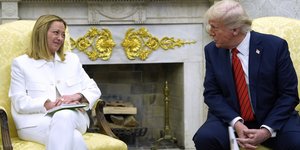 O Ντόναλντ Τραμπ με την Τζόρτζια Μελόνι στο Οβάλ Γραφείο