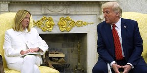  O Ντόναλντ Τραμπ με την Τζόρτζια Μελόνι στο Οβάλ Γραφείο
