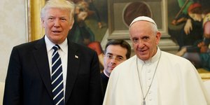 Ο Ντόναλντ Τραμπ με τον Πάπα Φραγκίσκο