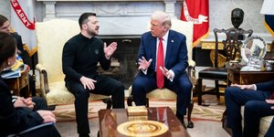 Oι πρόεδροι ΗΠΑ και Ουκρανίας, Τραμπ και Ζελένσκι στην επεισοδιακή τους συνάντηση τον Φεβρουάριο στον Λευκό Οίκο