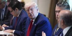 Ο Ντόναλντ Τραμπ σε συνεδρίαση του υπουργικού συμβουλίου των ΗΠΑ