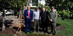 Ο Τραμπ βοήθησε στην αντικατάσταση της ιστορικής μανόλιας στον Λευκό Οίκο