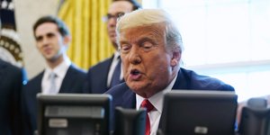 Ο Ντόναλντ Τραμπ σε τηλεφωνική κλήση το 2020