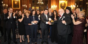 Ο Τζορτζ Τσούνης τιμήθηκε από την ομογένεια με το 30ο βραβείο «Φειδιππίδης» για την προσφορά του στην Ελλάδα