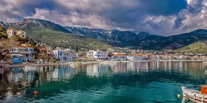 Το παραθαλάσσιο χωριό, 2,5 ώρες από την Αθήνα, που είναι ιδανικό για να το επισκεφτείτε το Πάσχα