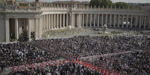 Κόσμος στο Βατικανό για το λαϊκό προσκύνημα στον Πάπα Φραγκίσκο