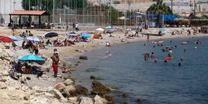 Η παραλία «Βοτσαλάκια» στον Πειραιά