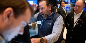 Σε ελεύθερη πτώση η Wall Street μετά τους δασμούς Τραμπ
