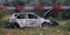 Το καμμένο ΙΧ των δραστών της δολοφονίας του Γιώργου Μοσχούρη 