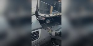 Έκρυβε κοκαΐνη κάτω από το τιμόνι αυτοκινήτου