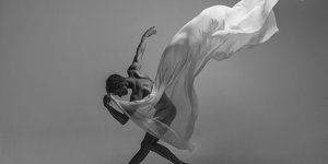 χορευτης πεπλο