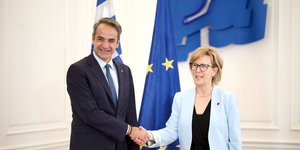 Ο Κυριάκος Μητσοτάκης με την επίτροπο Μαρία Λουίς Αλμπουκέρκε