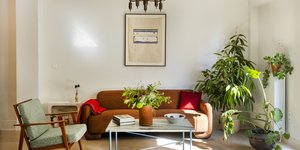 καναπές σαλόνι φυτά ρετρό seventies στυλ
